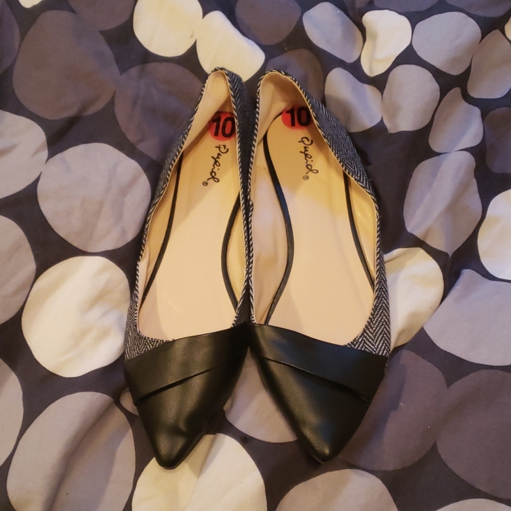 Black and houndstooth flats